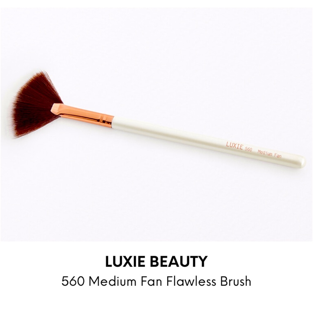 2/$20 Luxie Beauty 560 Medium Fan Brush